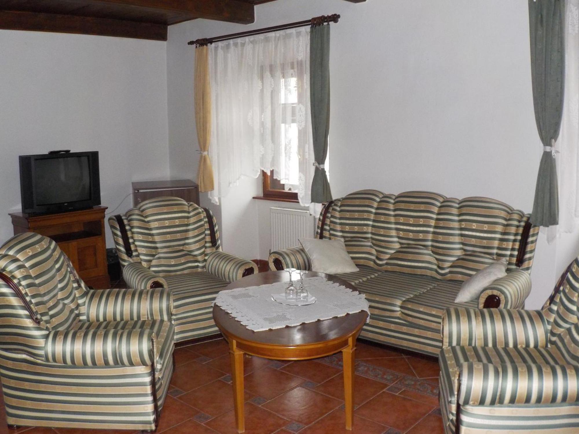 Hotel Krivan Kysucke Nove Mesto Phòng bức ảnh
