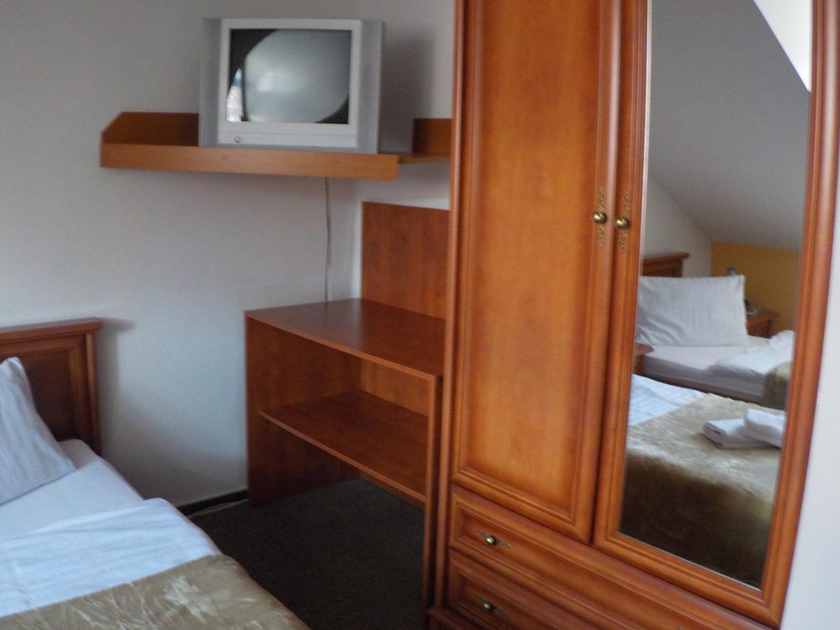 Hotel Krivan Kysucke Nove Mesto Phòng bức ảnh