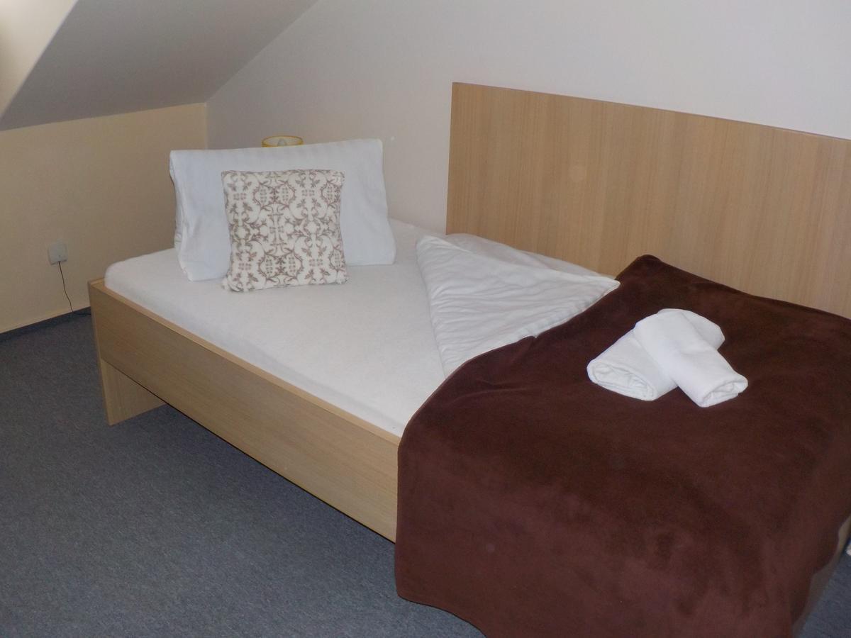 Hotel Krivan Kysucke Nove Mesto Phòng bức ảnh