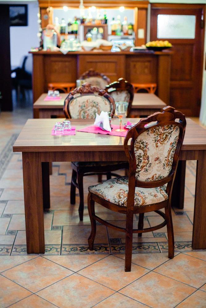 Hotel Krivan Kysucke Nove Mesto Ngoại thất bức ảnh